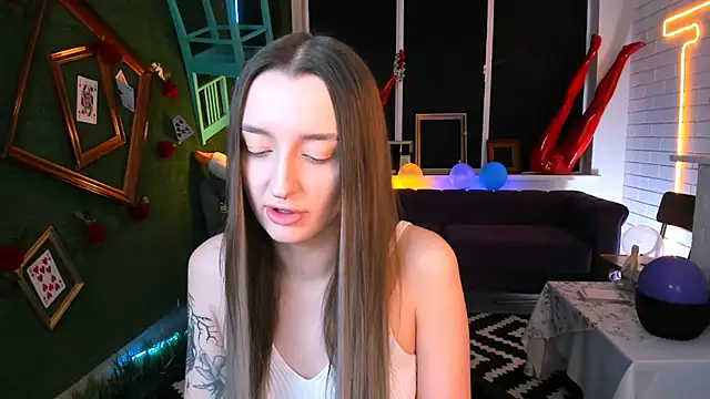 Snapshot of AliceLids chatting on October 2025 12:46:01 PM AliceLids online show from October 2025 12:46:01 PM