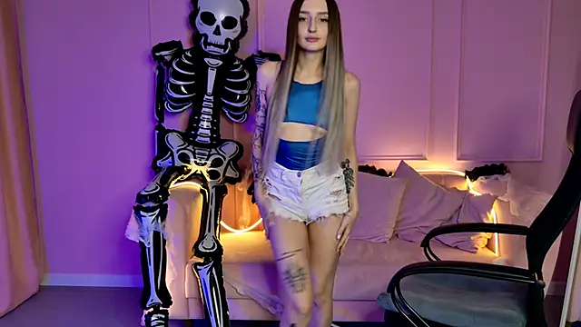 Snapshot of AliceLids chatting on October 2025 01:11:02 PM AliceLids online show from October 2025 01:11:02 PM