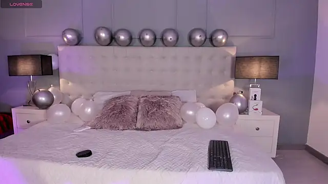 KellyRooss online show from September 2025 12:09:01 PM