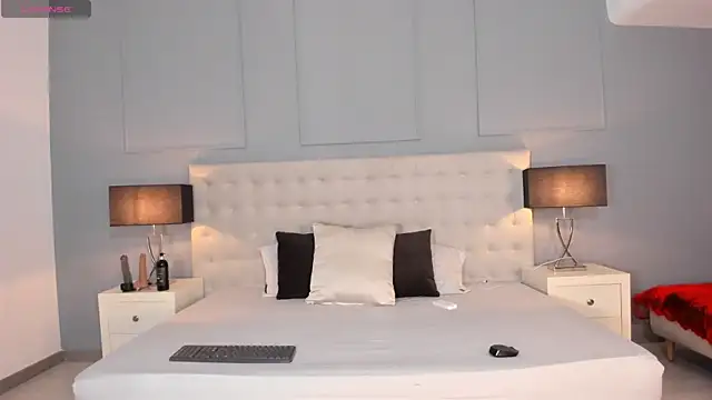 KellyRooss online show from November 2025 12:37:01 PM