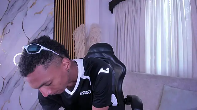 JulienSaint online show from April 2026 11:58:01 AM