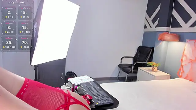 EmilyZahar online show from October 2025 11:53:02 AM