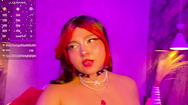 Snapshot of SamanthaaReed chatting on September 2025 03:54:01 AM SamanthaaReed online show from September 2025 03:54:01 AM