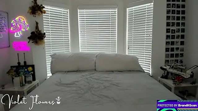 Snapshot of violetttflowers chatting on May 2026 03:52:01 PM violetttflowers online show from May 2026 03:52:01 PM