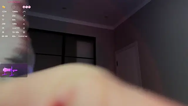 lunajii online show from October 2025 07:14:01 PM