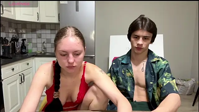 Snapshot of flowerscouple chatting on March 2026 10:01:01 PM flowerscouple online show from March 2026 10:01:01 PM