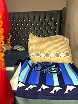 Kikie23 online show from November 2025 07:36:02 PM