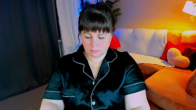 Snapshot of CrystaalStaar chatting on May 2026 06:24:02 PM CrystaalStaar online show from May 2026 06:24:02 PM