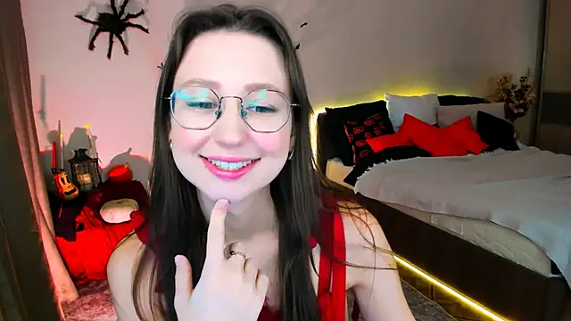 YourLovellyStory online show from November 2025 11:22:02 AM