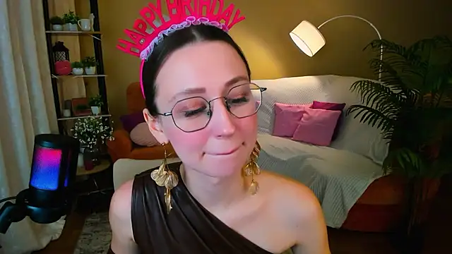 YourLovellyStory online show from January 2026 04:55:01 PM