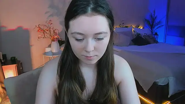 AlluringLookk online show from November 2025 04:18:02 PM