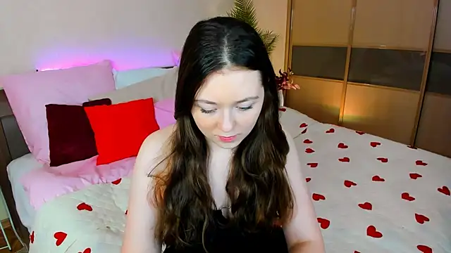 AlluringLookk online show from February 2026 04:16:01 PM