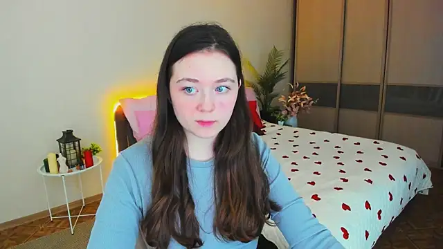 AlluringLookk online show from April 2026 04:48:01 PM