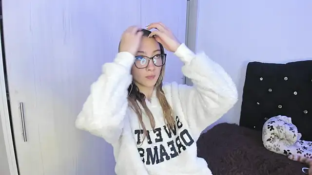 LauMiller online show from October 2025 09:03:02 PM