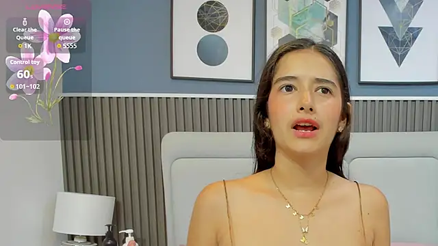 Snapshot of Ivy_petit chatting on December 2025 07:21:01 PM Ivy petit online show from December 2025 07:21:01 PM