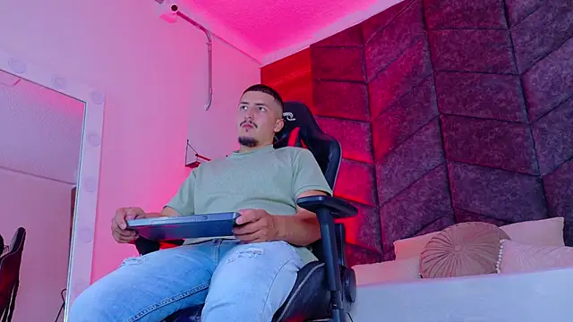 MrFox   online show from February 2026 07:48:01 PM