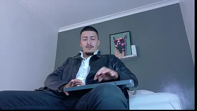 MrFox   online show from April 2026 11:51:02 AM