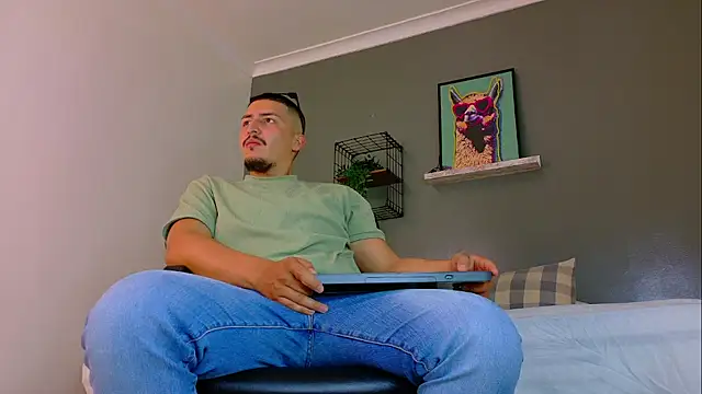 MrFox   online show from April 2026 07:29:01 PM