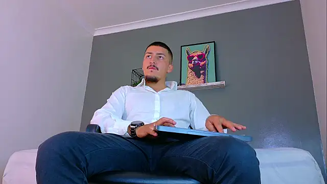 MrFox   online show from April 2026 07:32:01 PM