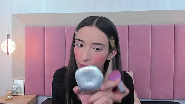 Emilia Bons online show from October 2025 01:17:02 PM