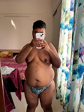 Snapshot of blrguychub chatting on December 2025 04:33:02 AM blrguychub online show from December 2025 04:33:02 AM