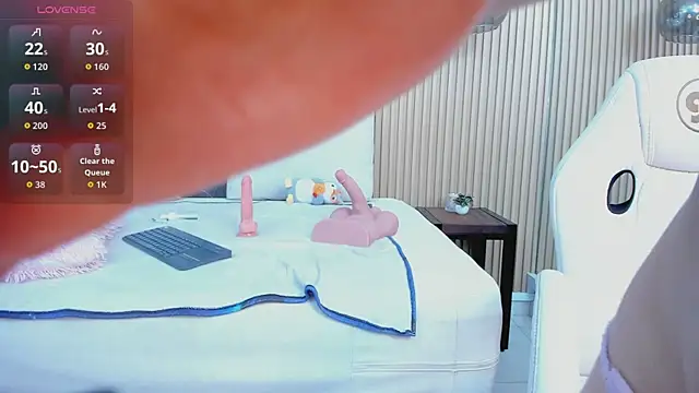 chloe murray online show from September 2025 07:58:02 PM