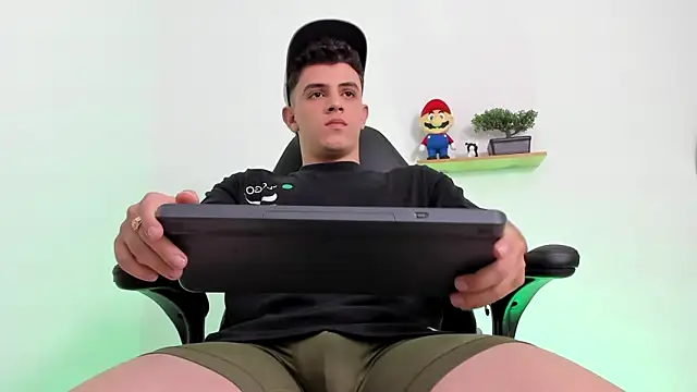 Mikecooper online show from November 2025 02:01:02 AM