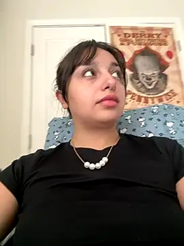 CharmingMaddie online show from November 2025 02:00:01 PM