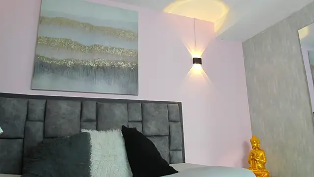 Snapshot of CrisstalStwart chatting on November 2025 10:18:02 PM CrisstalStwart online show from November 2025 10:18:02 PM