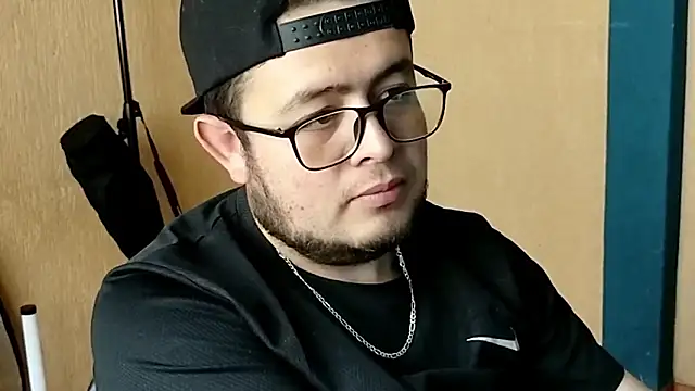 Esteban wolf online show from February 2026 06:50:01 PM