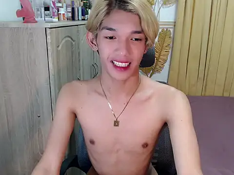 Snapshot of fuckerfriendsxx chatting on June 2026 06:27:02 AM fuckerfriendsxx online show from June 2026 06:27:02 AM