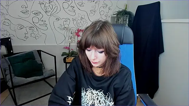 CrystallBloom online show from September 2025 02:05:01 AM