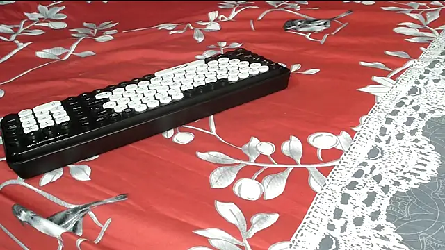 Snapshot of angelainparis28 chatting on September 2025 06:57:02 AM angelainparis28 online show from September 2025 06:57:02 AM