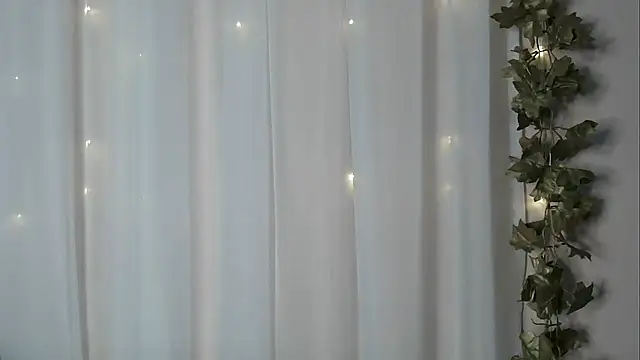 Snapshot of angelainparis28 chatting on October 2025 12:52:02 AM angelainparis28 online show from October 2025 12:52:02 AM