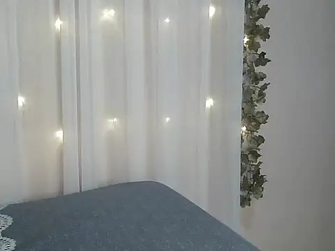 Snapshot of angelainparis28 chatting on November 2025 05:05:01 AM angelainparis28 online show from November 2025 05:05:01 AM