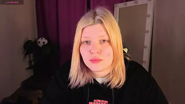 Snapshot of Michele_Greenn chatting on June 2026 01:07:02 AM Michele Greenn online show from June 2026 01:07:02 AM