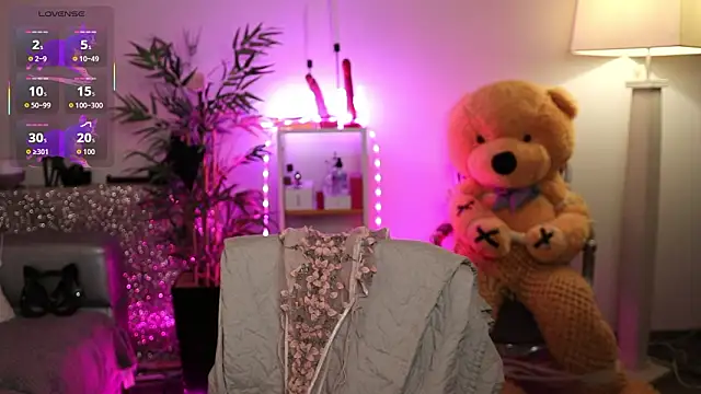 Snapshot of NovaHollisx chatting on February 2026 04:43:02 AM NovaHollisx online show from February 2026 04:43:02 AM