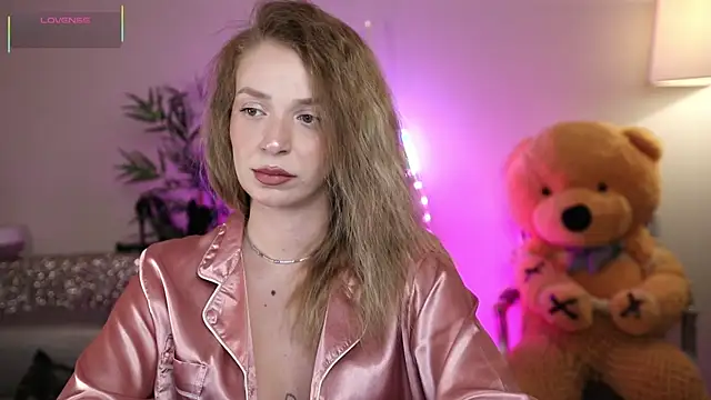 NovaHollisx online show from April 2026 07:45:01 AM