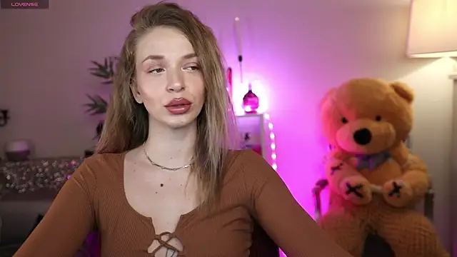 NovaHollisx online show from April 2026 04:37:01 AM