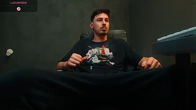 Snapshot of EnzoRace chatting on September 2025 04:44:01 AM EnzoRace online show from September 2025 04:44:01 AM