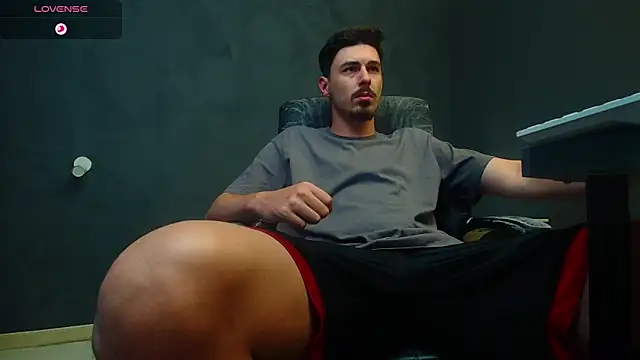 Snapshot of EnzoRace chatting on September 2025 04:49:02 AM EnzoRace online show from September 2025 04:49:02 AM