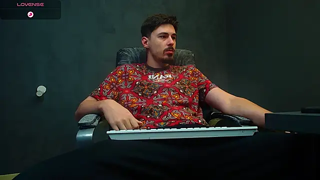 Snapshot of EnzoRace chatting on September 2025 05:01:02 AM EnzoRace online show from September 2025 05:01:02 AM