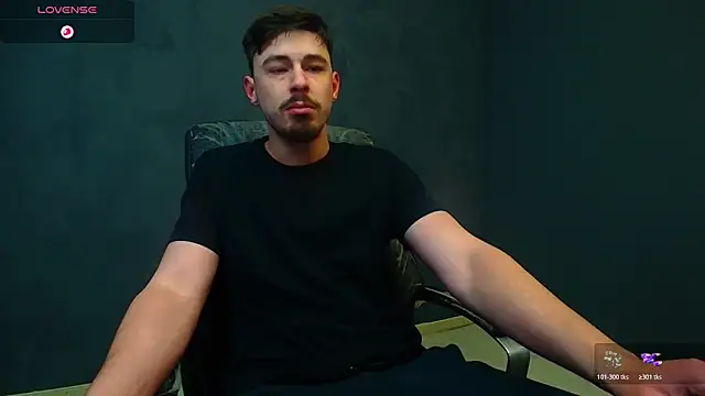 Snapshot of EnzoRace chatting on November 2025 05:40:02 AM EnzoRace online show from November 2025 05:40:02 AM