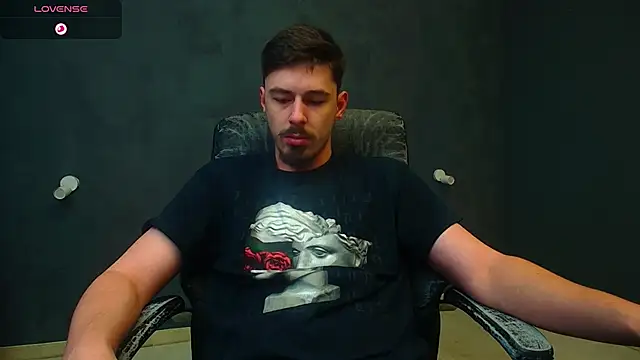 Snapshot of EnzoRace chatting on November 2025 05:51:01 AM EnzoRace online show from November 2025 05:51:01 AM