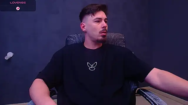 Snapshot of EnzoRace chatting on November 2025 05:29:02 AM EnzoRace online show from November 2025 05:29:02 AM