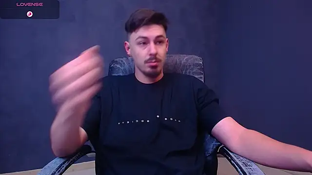 Snapshot of EnzoRace chatting on November 2025 05:40:02 AM EnzoRace online show from November 2025 05:40:02 AM