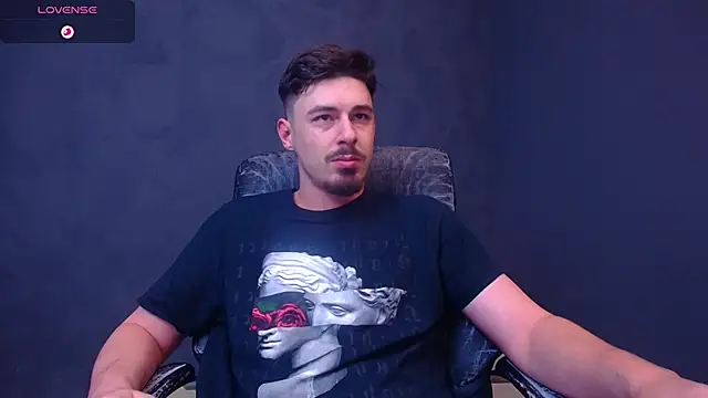 Snapshot of EnzoRace chatting on November 2025 06:26:02 AM EnzoRace online show from November 2025 06:26:02 AM