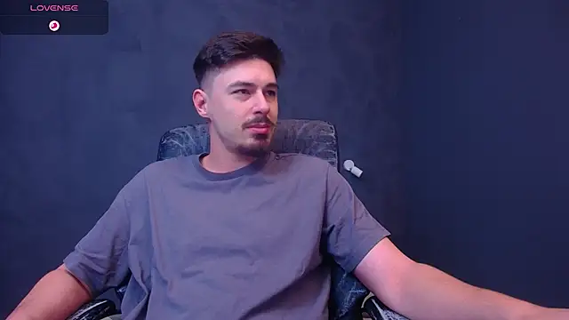 Snapshot of EnzoRace chatting on November 2025 05:54:01 AM EnzoRace online show from November 2025 05:54:01 AM