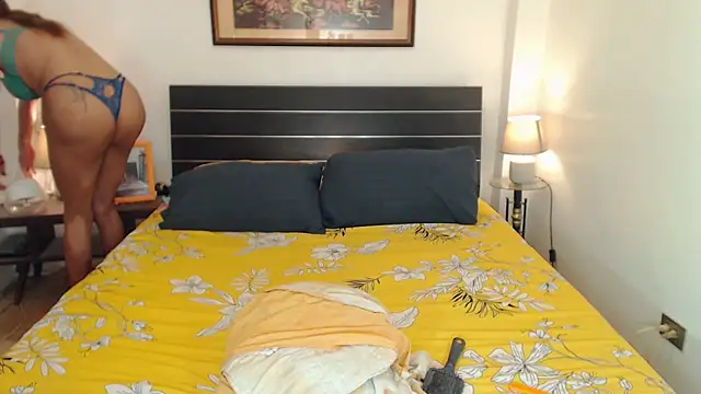 Snapshot of xLiberatedAnna chatting on October 2025 01:27:02 AM xLiberatedAnna online show from October 2025 01:27:02 AM