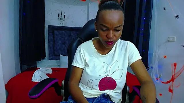 mia  thomson  online show from November 2025 12:38:02 PM